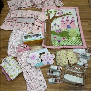 Lambs & Ivy Castle-Themed Baby Bedding Set with Pink Accents